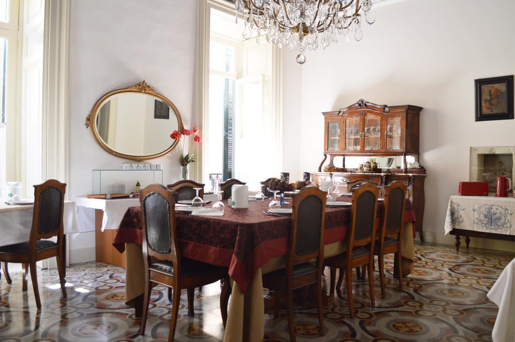 לינה וארוחת בוקר לצ'ה Palazzo Rollo מראה חיצוני תמונה