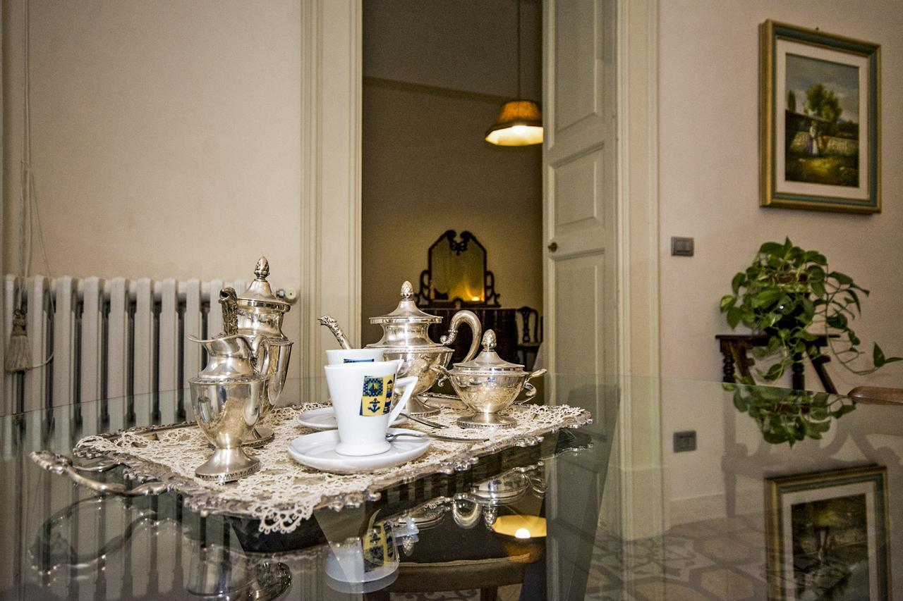 לינה וארוחת בוקר לצ'ה Palazzo Rollo מראה חיצוני תמונה